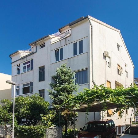 Amazing Apartment In Split With Kitchen エクステリア 写真