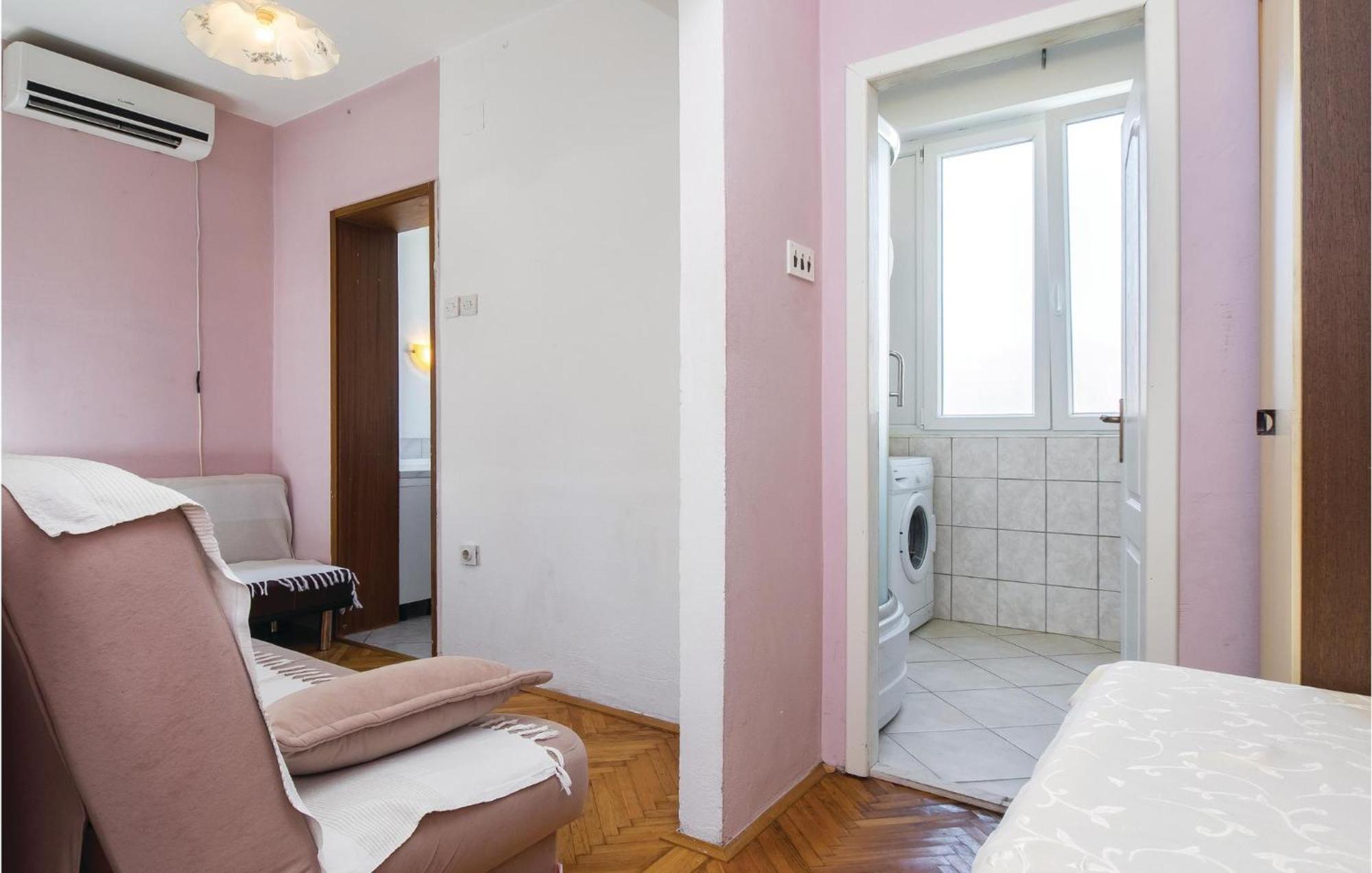 Amazing Apartment In Split With Kitchen エクステリア 写真