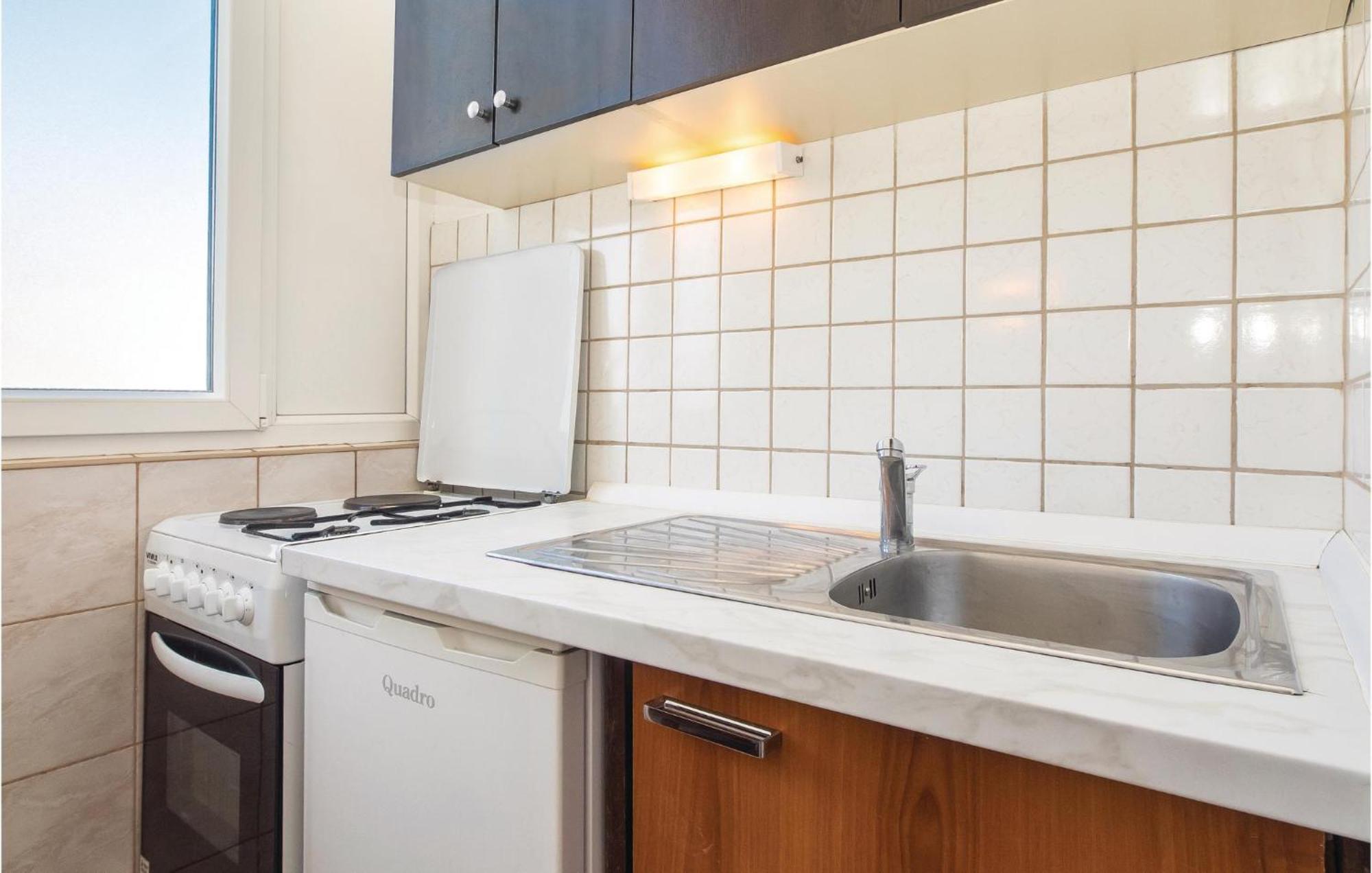 Amazing Apartment In Split With Kitchen エクステリア 写真