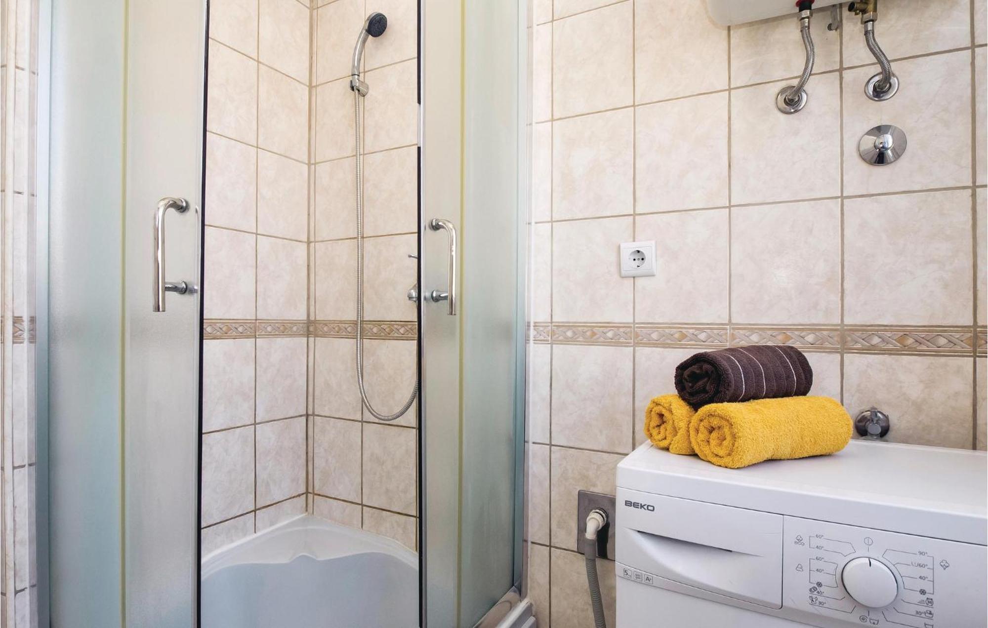 Amazing Apartment In Split With Kitchen エクステリア 写真