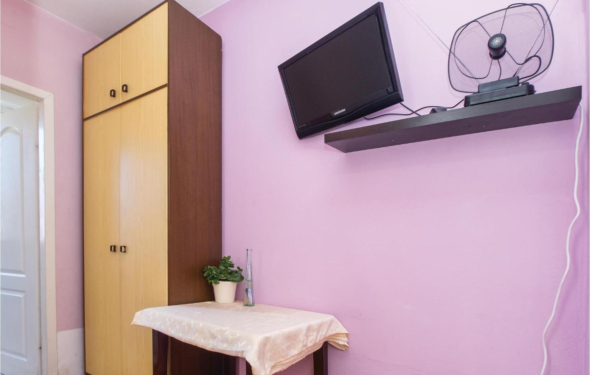 Amazing Apartment In Split With Kitchen エクステリア 写真