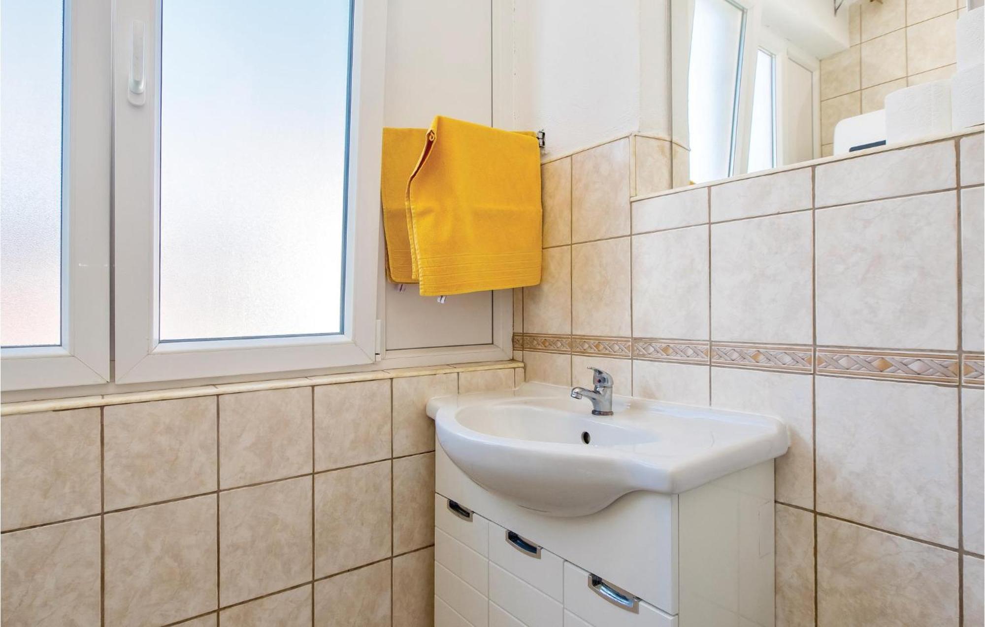 Amazing Apartment In Split With Kitchen エクステリア 写真