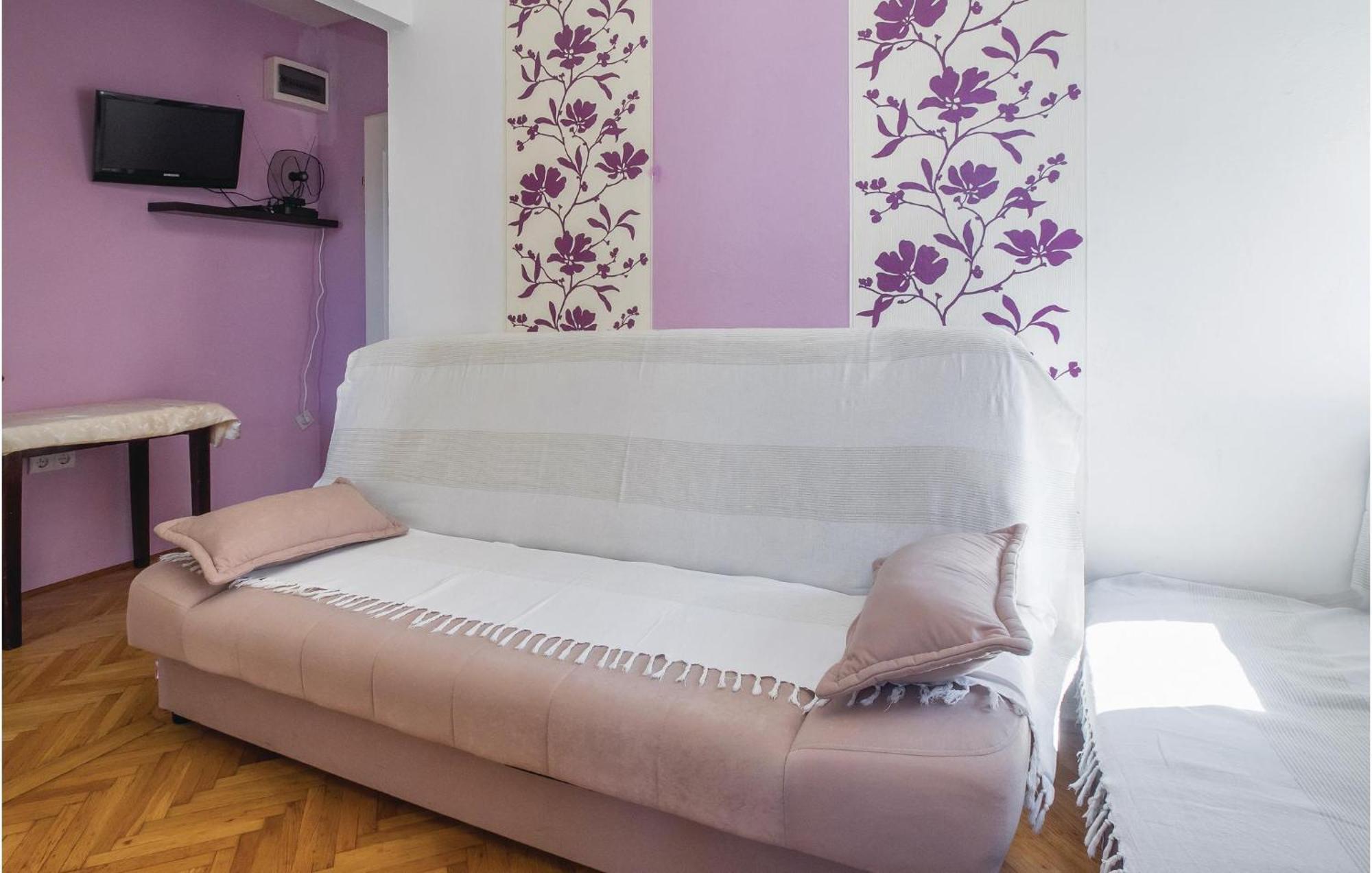 Amazing Apartment In Split With Kitchen エクステリア 写真