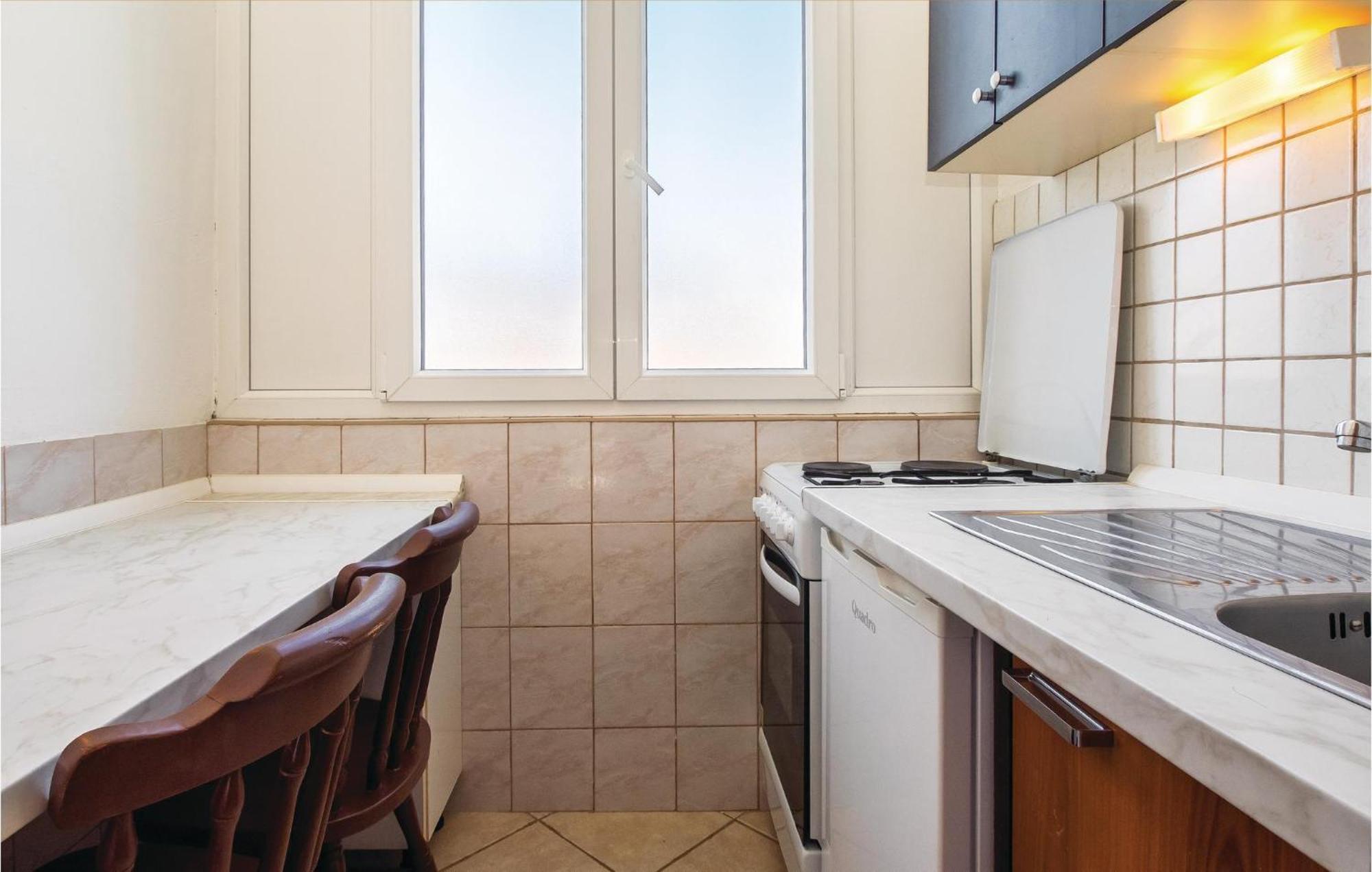 Amazing Apartment In Split With Kitchen エクステリア 写真